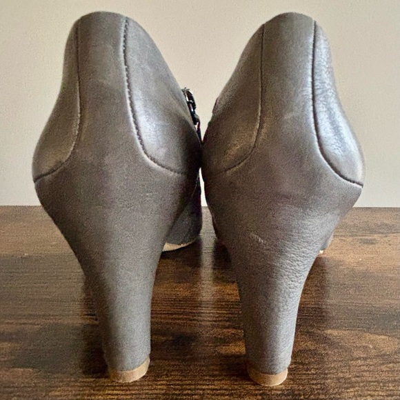 ecco| Chic Nephi Grey Leather Women's Heeled Buckle Strap 3” Booties Sz 41/7-7.5 - Picture 6 of 8